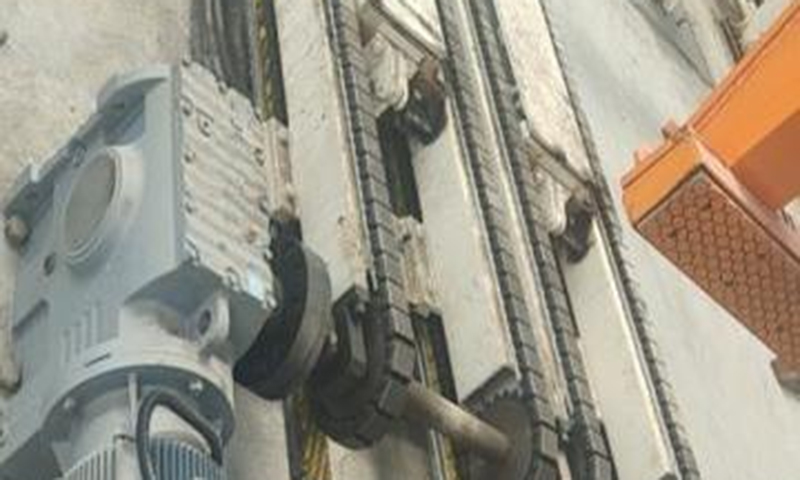 블록 리프팅 장치